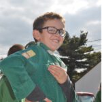 Image d'enfant souriant et engagé dans des activités au Patro